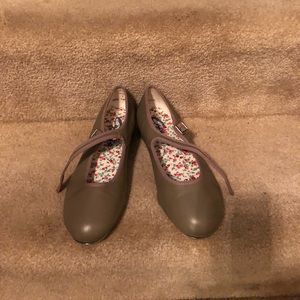 Tap shoes
